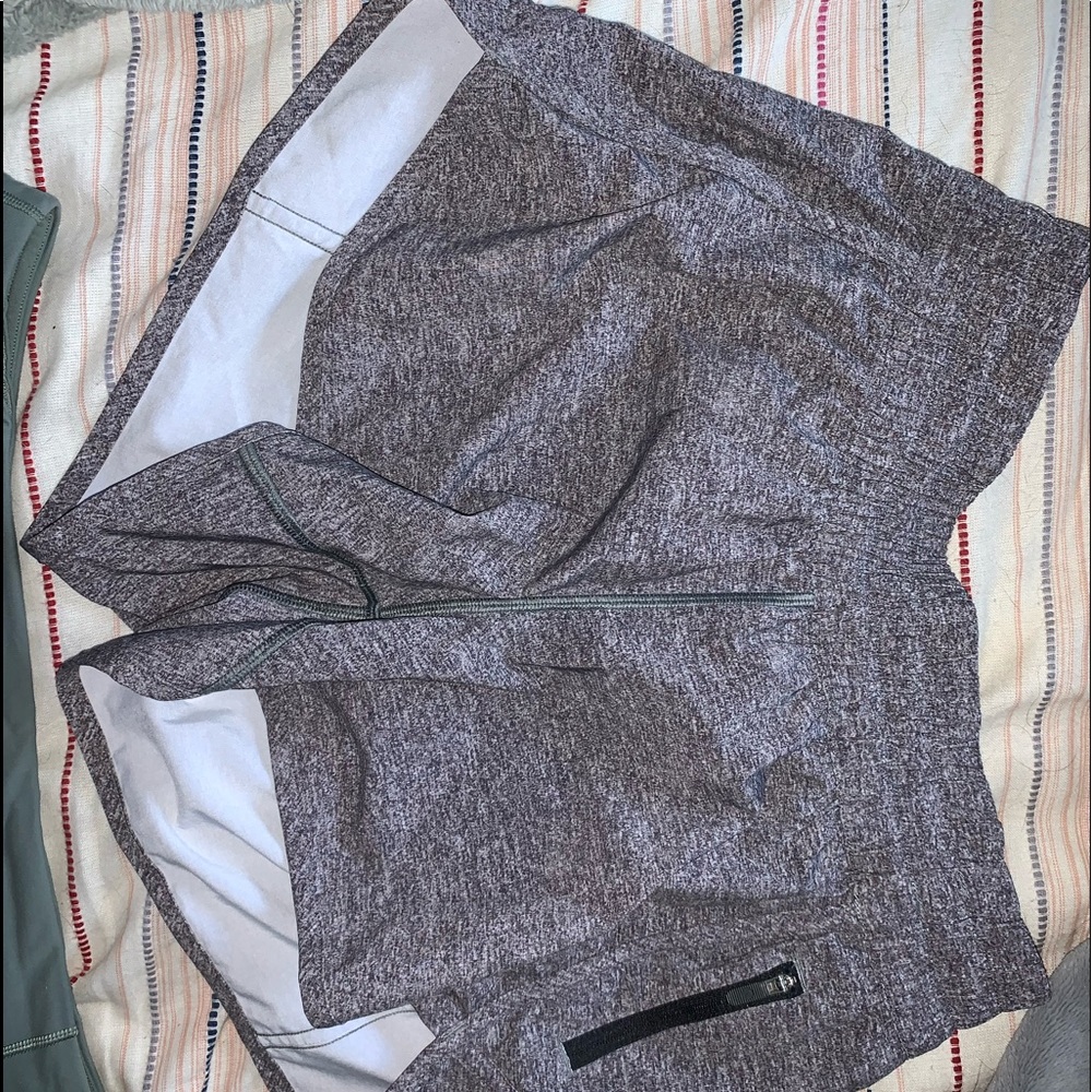 women’s lululemon tracker v short 4”